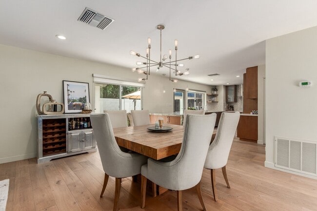Building Photo - Spacious 2 Bed, 2 Bath Woodland Park Townhome