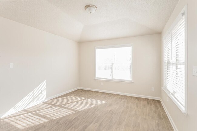 Building Photo - 7317 Pinnacle Farms Dr