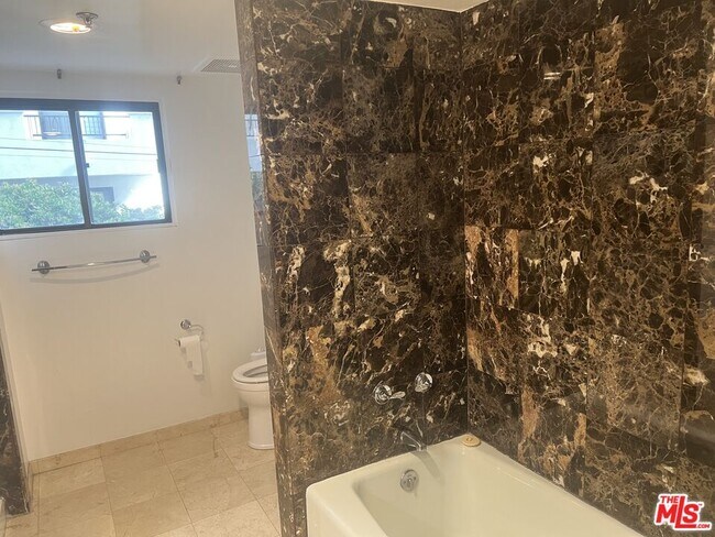 Building Photo - 10660 Wilshire Blvd