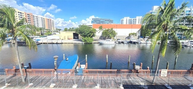 Building Photo - 2945 NE 185th St