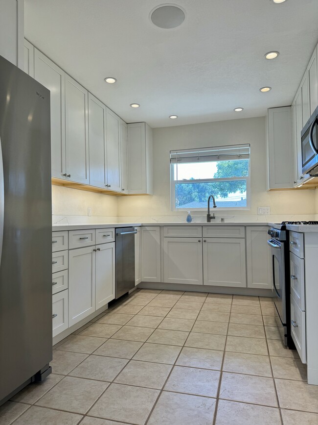 Fully renovated kitchen - 1533 Santa Monica Ave