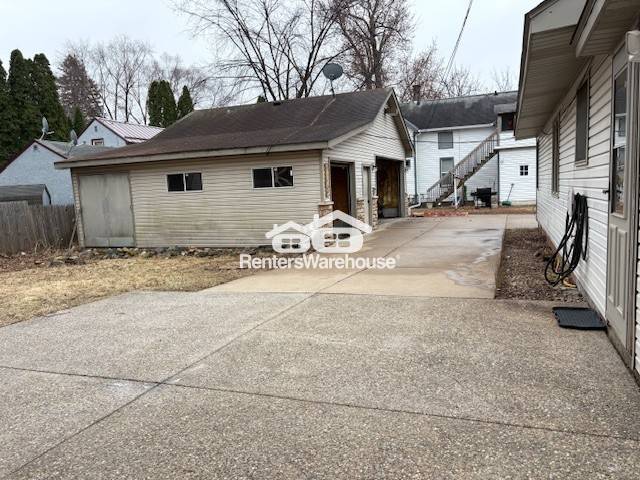 Building Photo - 132 Elm St S