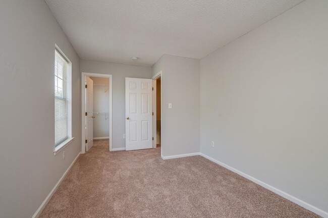 Building Photo - 1st Floor Primary Bedroom - Kiln Creek
