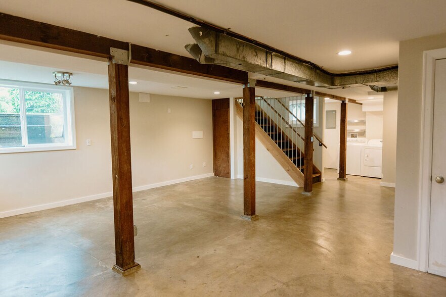 Building Photo - 3200 SE 78TH AVE