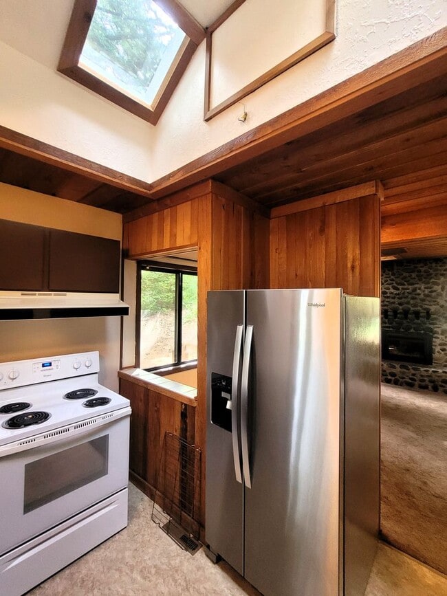 Building Photo - Cabin Style Home, 2 Bedroom - Bellingham, ...