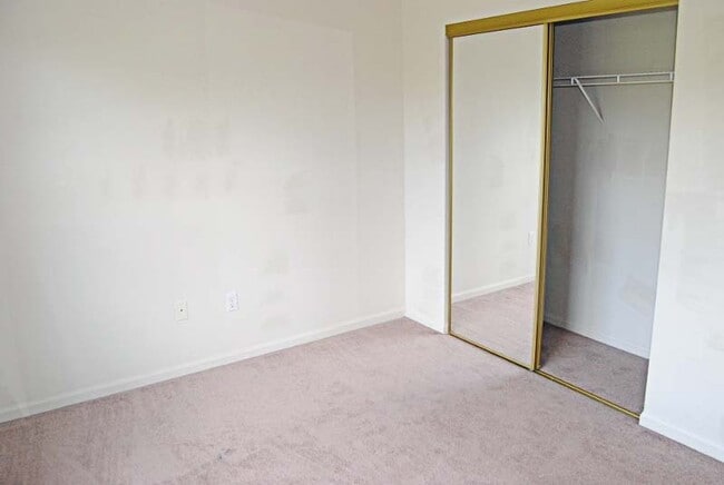Building Photo - Available July 18th