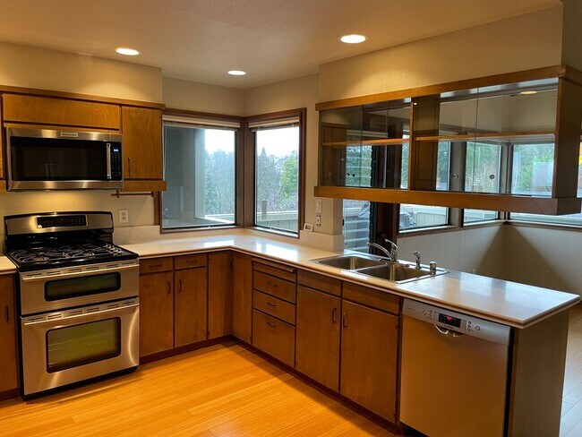 Building Photo - Magnolia Sound view home located near coveted Carleton park neighborhood