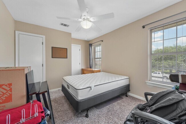 Building Photo - AUGUST 2026 PRE-LEASE!! COME TOUR THIS AMAZING 4 bed, 4 bath Home!!