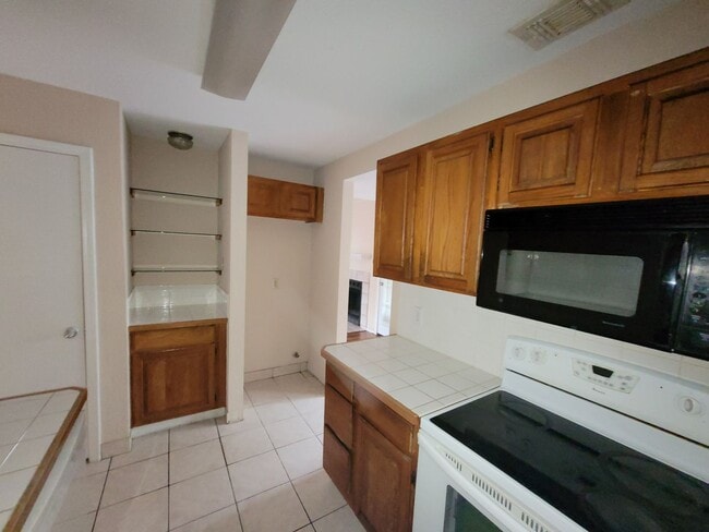 Building Photo - WYKEHAM CONDOS