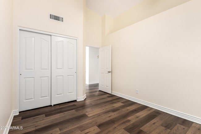 Building Photo - 1517 W Islandia Dr