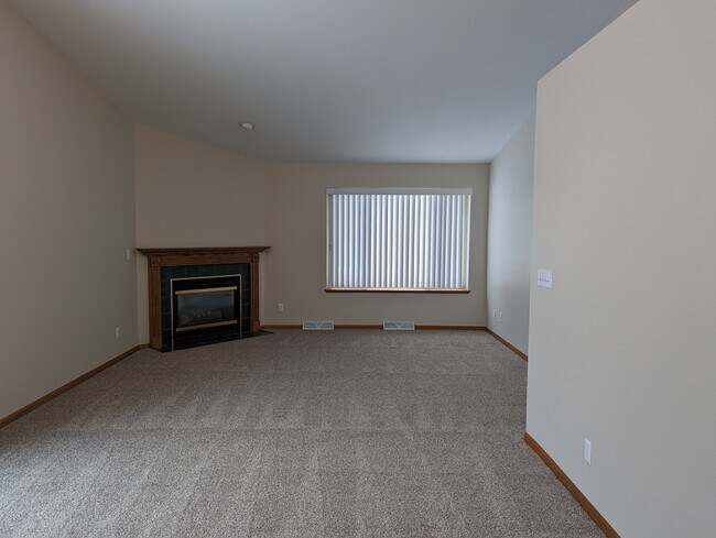 Building Photo - 4511 Holly Ave