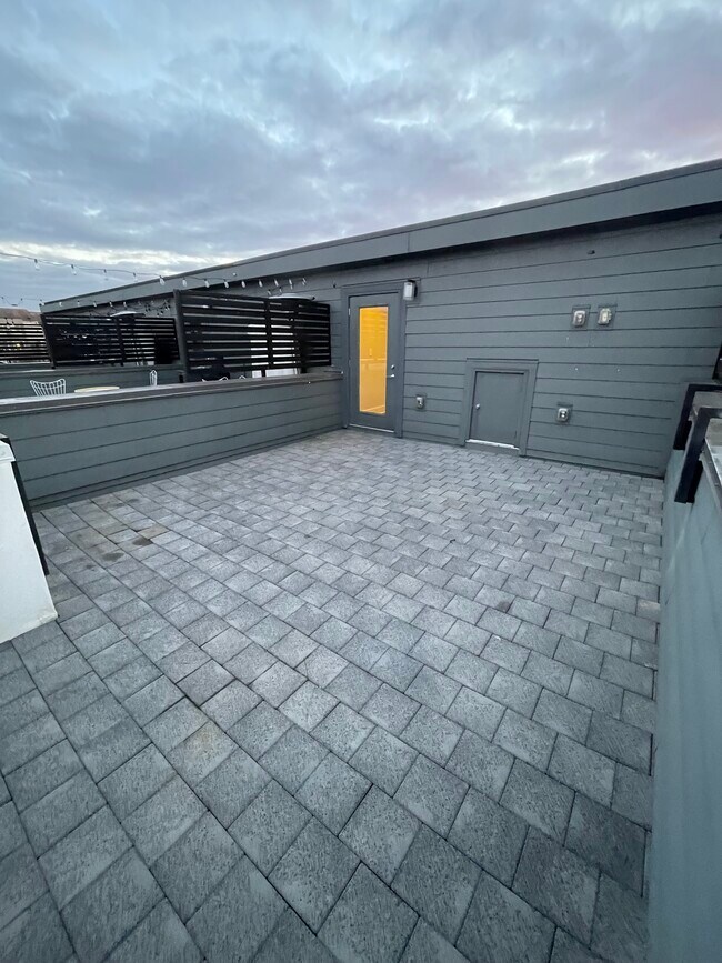 Rooftop - 418 Southend Crossing Ln