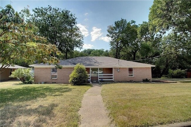 Building Photo - 8115 Claremont Dr