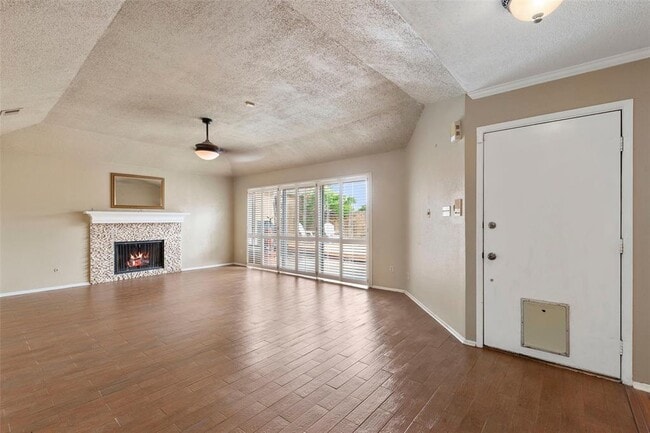 Building Photo - 14947 Heritage Wood Dr