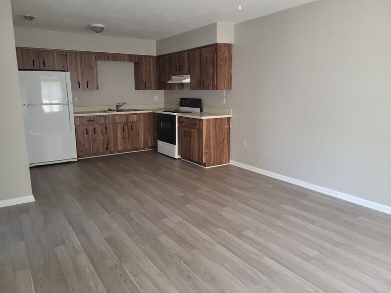 Building Photo - 2540 E Constance Ct