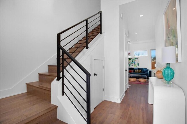 Building Photo - 4020 Valley View Rd