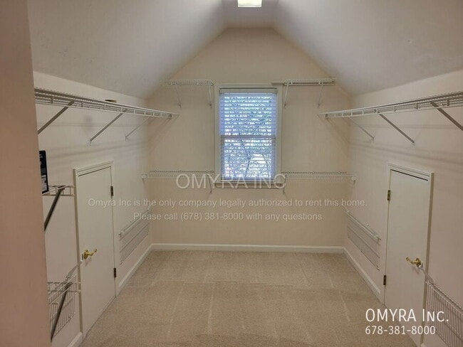 Building Photo - Gorgeous 5 Bedroom House in Peachtree Corners!