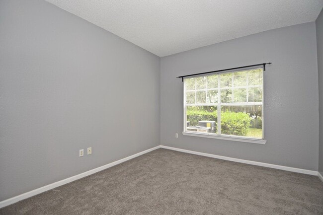 Building Photo - Sanford Condo