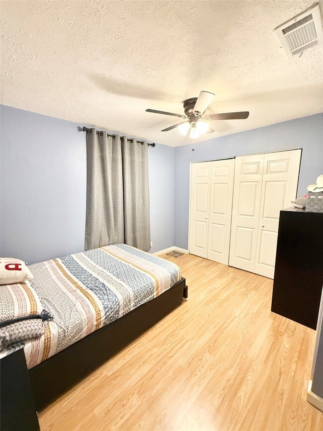 Building Photo - 521 Cypress Dr