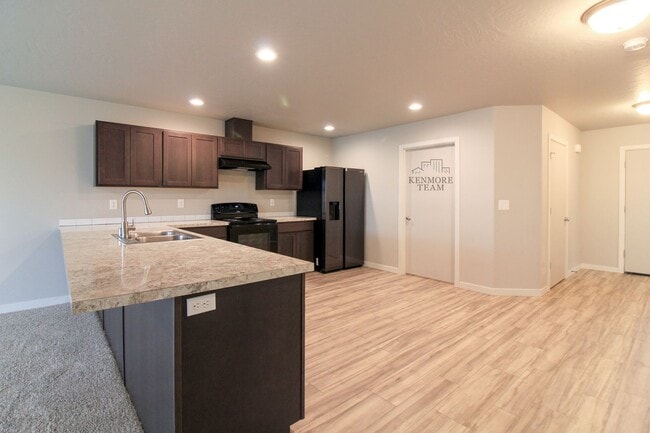 Building Photo - 3 Bedroom, 2 Bath Duplex in Pasco