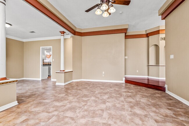 Building Photo - 4/2 Cantonment Property in Kings Road Neighborhood