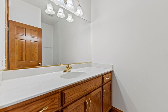 Building Photo - 552 Waters Edge Dr