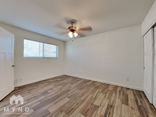 Building Photo - 1544 W 6th St