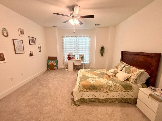 Building Photo - 1117 Briar Gate