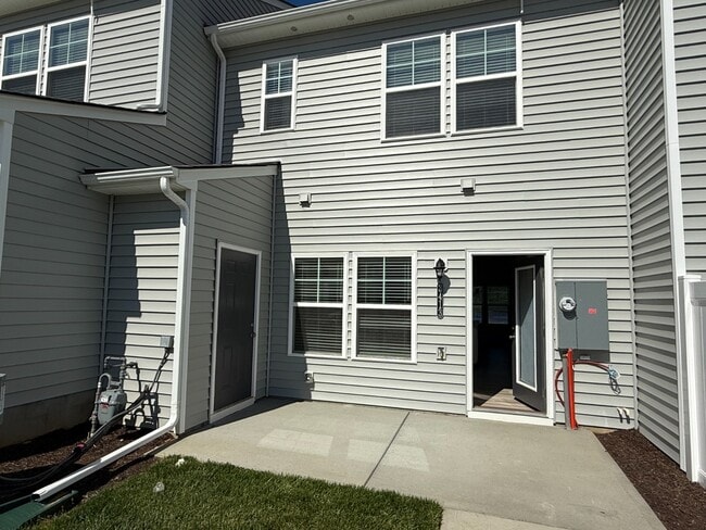 Building Photo - 3413 Hopkins Rd