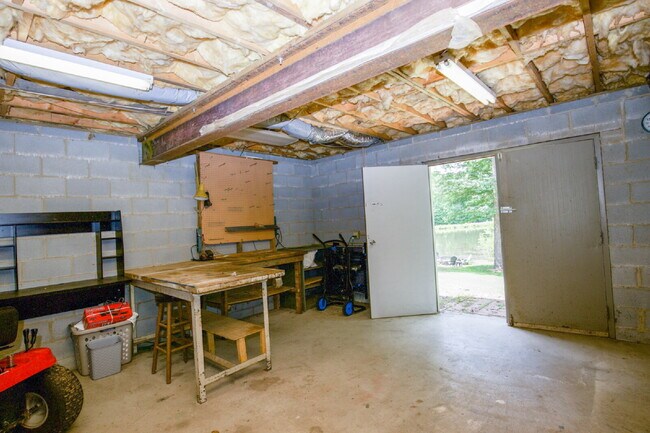 Building Photo - 806 Sumac Ln