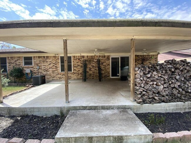 Building Photo - 1122 Rhonda Lee St