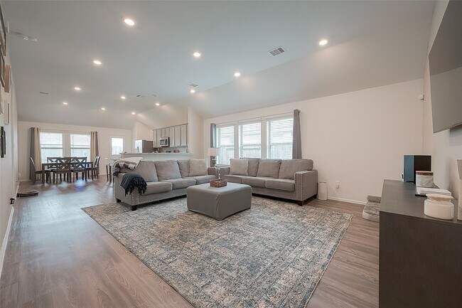 Building Photo - 506 Pecan Landing Ln