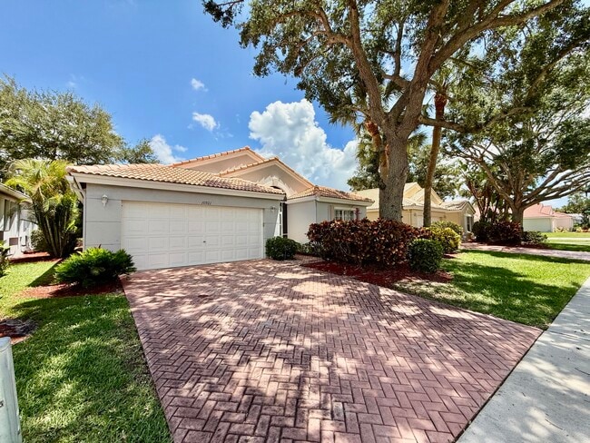 Building Photo - 10921 Royal Caribbean Cir