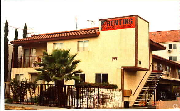 Building Photo - 11717 Cohasset St