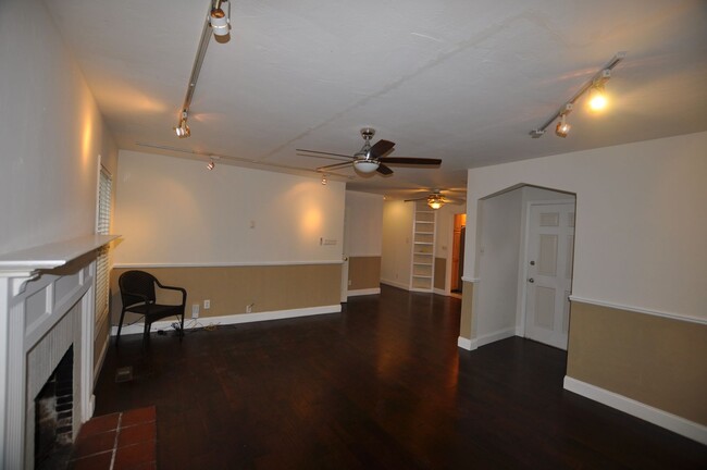 Building Photo - Spacious natural light filled remodeled ho...