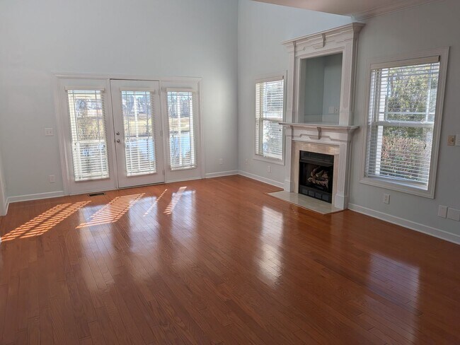 Building Photo - Beautiful 3 Bedroom, 2.5 Bath Home Located in the Kings Grant Golf Community!