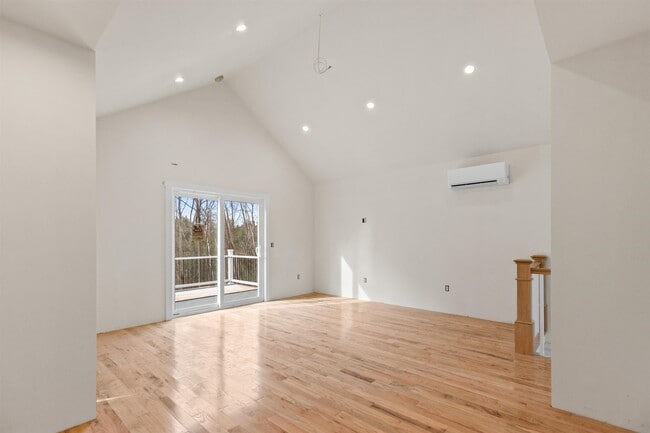 Building Photo - 3112 Parade Rd