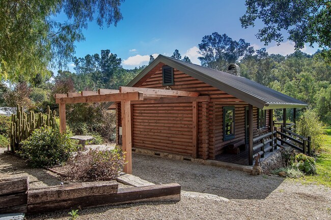 Building Photo - Ojai hideaway!