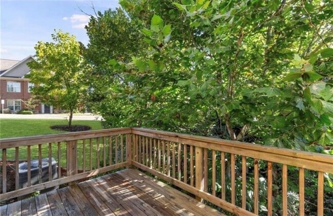 Building Photo - 717 St James Pl