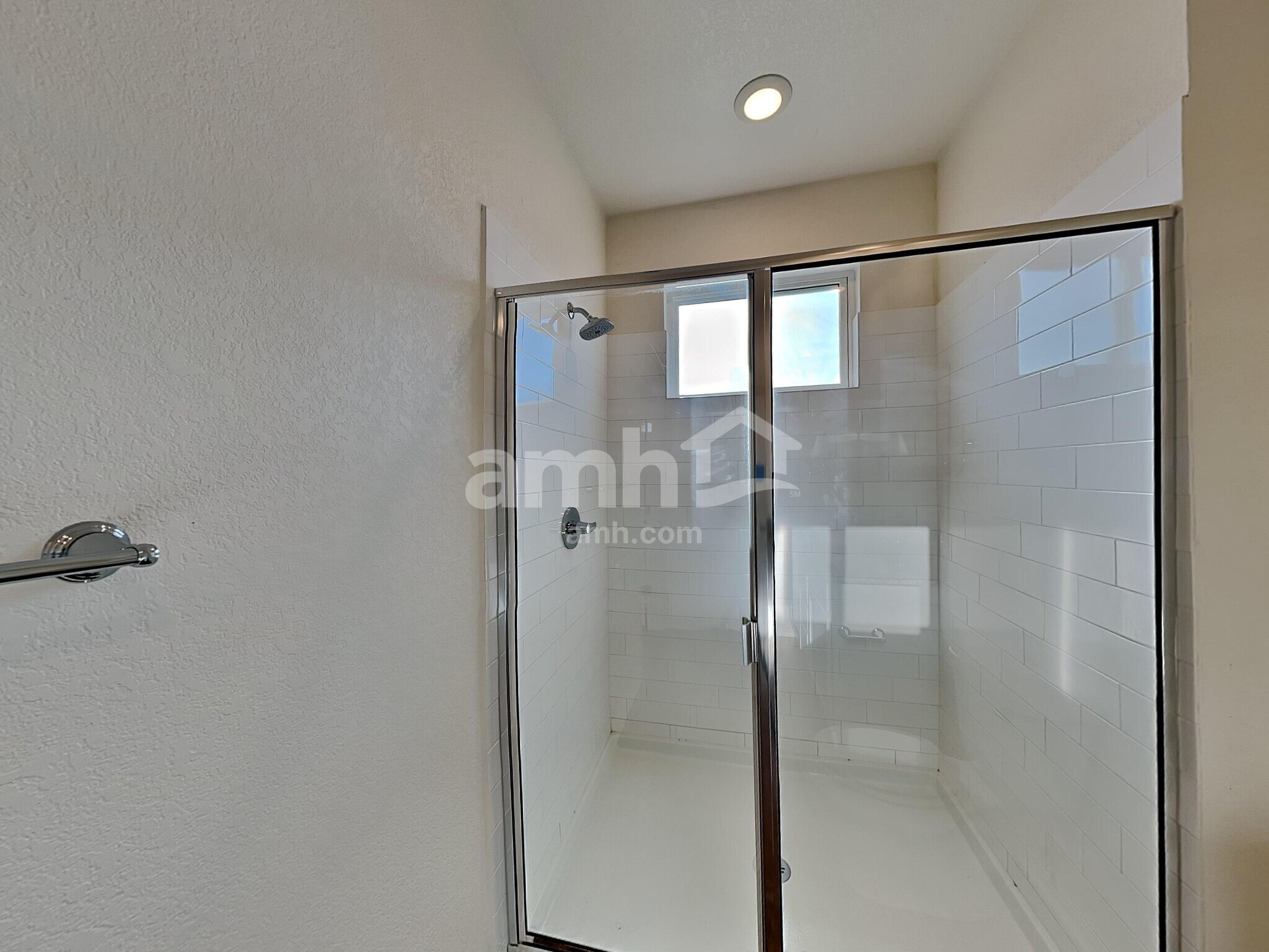 Building Photo - 421 Pebble Bend