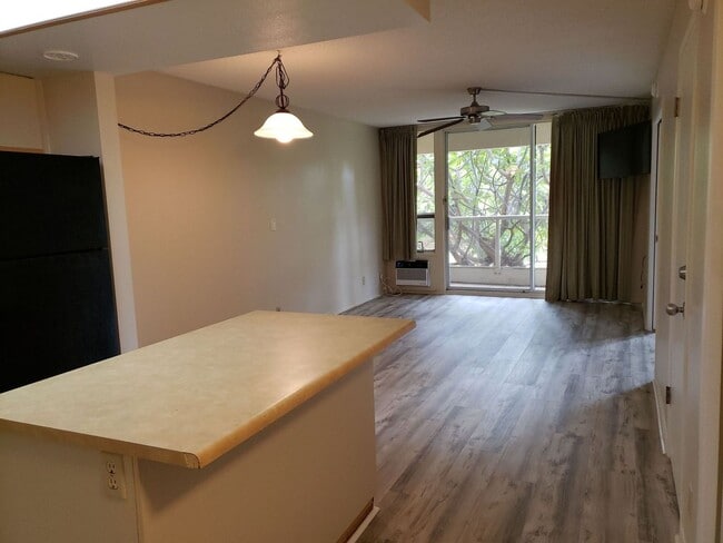 Primary Photo - Maui Banyan - 1 bd 1 bath unfurnished unit. Available 12/1/2025
