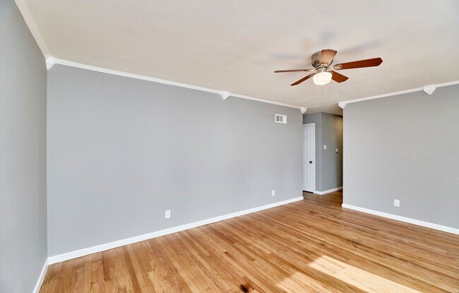 Building Photo - 255 Florisota Dr