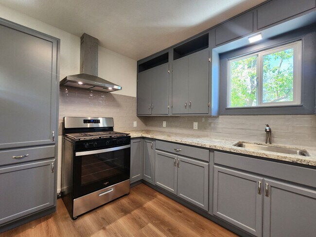 Building Photo - 3 Bedroom Home in NW Santa Rosa