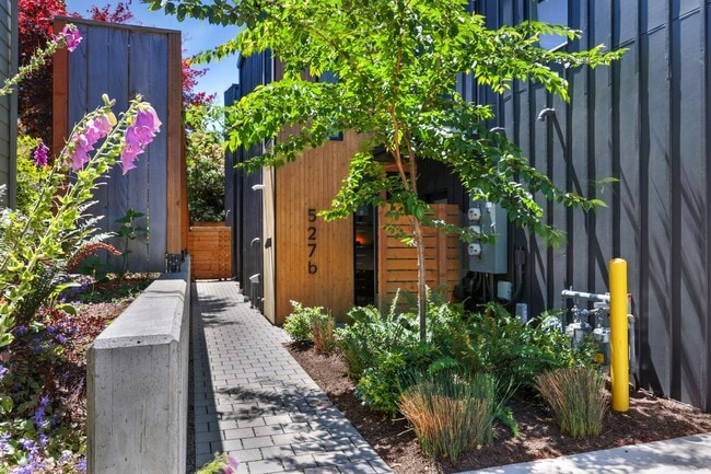 Building Photo - 2bd/1.5ba Seattle Condo