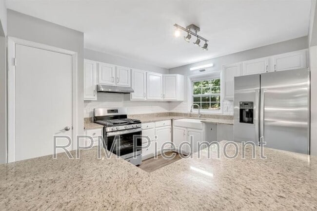 Building Photo - 2966 Fern Valley Dr SW