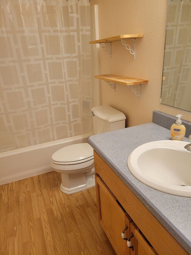 Building Photo - Newly painted  2,000+ sq home with RV parking