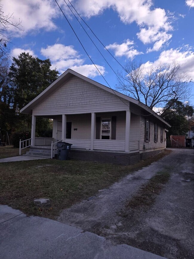 Building Photo - 1401 Old Norlina Rd
