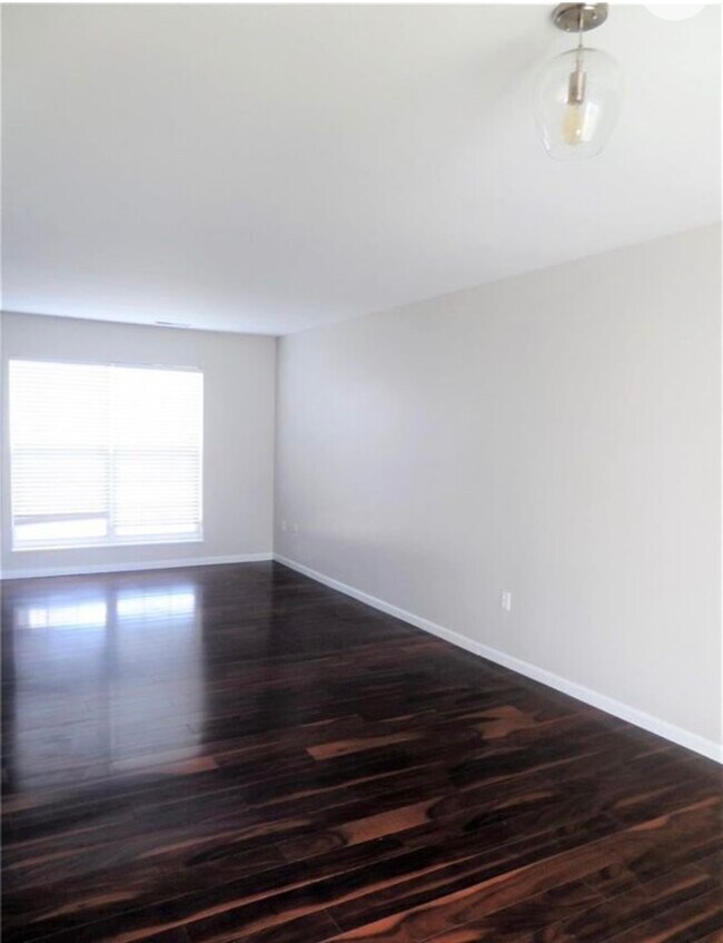 Building Photo - 1219 Ridgeway Dr