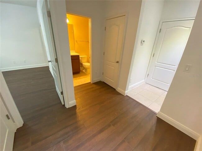 Building Photo - 1024 Parma Cir
