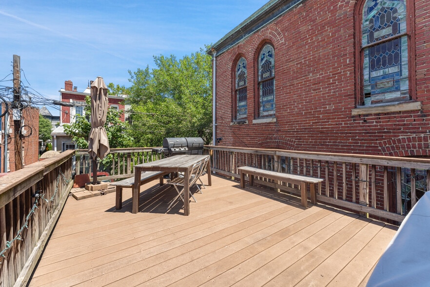 Deck 1 - 11 R Street NW